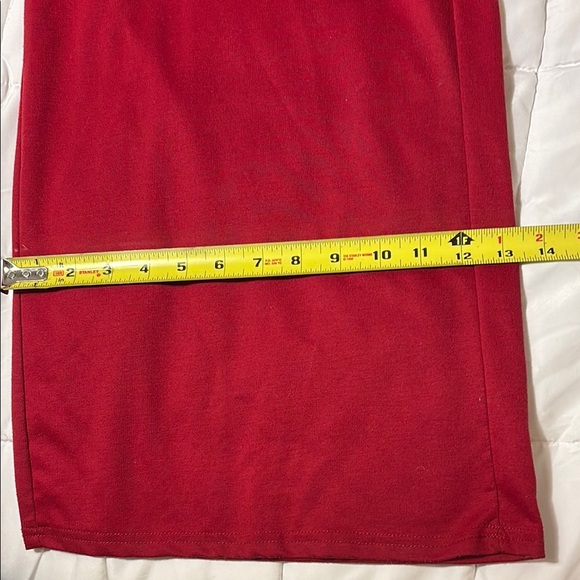 Red Sleeveless Jumpsuit with Bib-Front Design size M - Picture 10 of 11